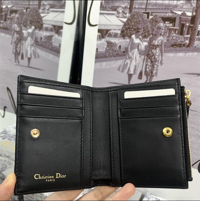 2025228Y 220P182144689